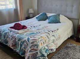 Naturaleza en la ciudad Habitacion Matrimonial con Baño Privado, hotel in Machalí