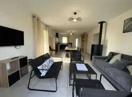 Gîte neuf, à 12mn du Futuroscope, à la campagne -Le Trèfle