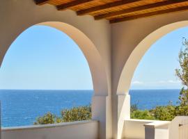 Villa Rouvis with outdoor Hot Tub, hotel v destinaci Ligaridia