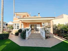 Villa en la Playa I 5BR I 5 WC I Piscina Privada, hotel en Sueca