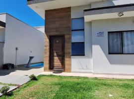 Prehenn Beach House com Piscina โรงแรมในอิตาโปอา