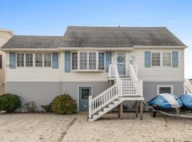 Lagoon Front 4 Bedroom Beat The Crowds, ξενοδοχείο σε Beach Haven West