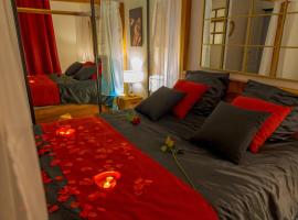 Spa viesnīca Suite romantique La Maison de Flora SPA int&eacute;rieur, jardin et lit King size pilsētā Rousson