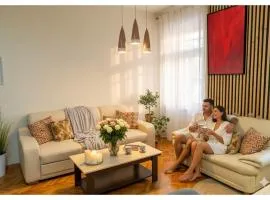 Designer Stay - City Views in the Heart of Town