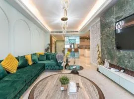 Homeeza Luxury 2BR Apartment Sea Views Dubai Marina