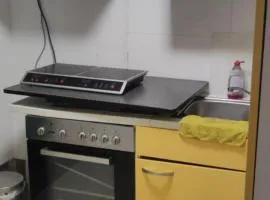 Einzelne Zimmer mit Gemeinschaft Dusche