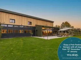 Dragons Barn with Hot Tub