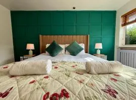 Bungalow 3BD EV Parking