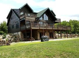 Impressive Cabin Rental for Large Groups in Au Sable Forks, New York, hotel i Au Sable Forks