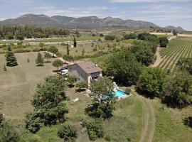 Le Mas Roux, hotel a Laroque