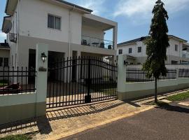 Exclusive 3 Bedroom House Apartment, Gated, hotel en Sakumona