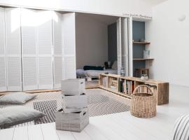 Loft avec filet d'habitation suspendu géant proche mer, hotel a Bouin