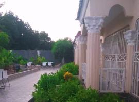 Lake Front Apartment, hotel in Georgetown