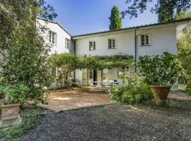 Spacious Villa With Private Pool Near Lucca