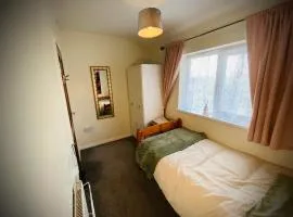 Modern-privateGarden-Family-20MinToLDN