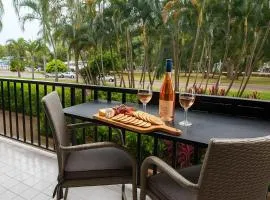 Strand Stay Steps to Waterpark & Beach in Townsville