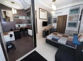 KennedyLux Apartment