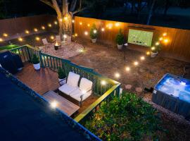 Speakeasy, Hot Tub, Putt Putt, Outdoor Theatre, 8 minutes from Downtown Greenville, hotel in Greenville