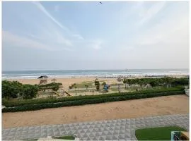 Hotel Seafaceing Golden- Palace - Swimming Pool and Private Beach Facilities