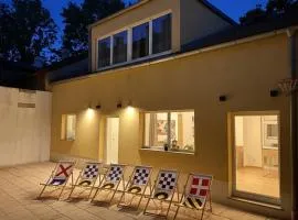 Sunny City House - 2 bedrooms for 5 persons - near Metro