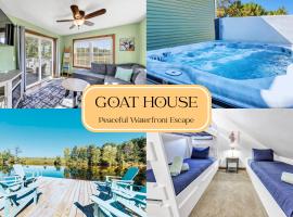 The Goat House Waterfront Hottub Stargazing, hotel a Oconto