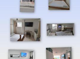 apartaestudios luna azul rodadero, hotel in Gaira