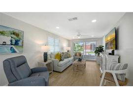 Coastal Comfort Steps from Crescent Beach Paradise - Aloha Kai #63 - Roelens, khách sạn ở Siesta Key