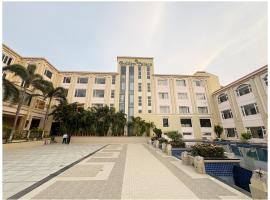 Hotel Seafaceing Golden- Palace - Swimming Pool and Private Beach Facilities, hotel v destinaci Purí