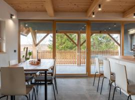 Evergreen Haven Apartment - Terrace & BBQ, Hotel in Kostel