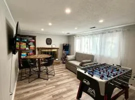 Thanksgiving Family Home with Game Room & 9 min drive to Pearl St