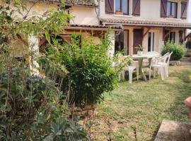 Le Gite de l'Alambic, готель у місті Vanzay