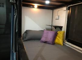 Den Nest Hostel KRABI, hostel v destinaci Ban Nong Chaeng