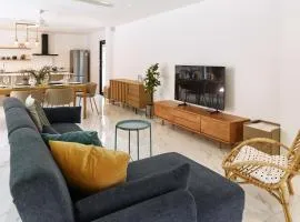 Modern Villa 4-BR, Breeze - 10 min walk to NaiYang beach