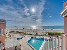 Beach Front Bliss at Anna Maria Island Club 40, hotel i Bradenton Beach
