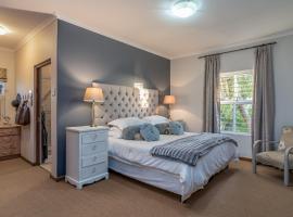 Cheerful 4 bedroom home with pool & wonderful view, ξενοδοχείο σε Somerset West