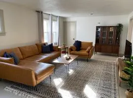 Totally renovated large family getaway! King bed