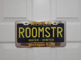 roomstr Michigan Suite 1 Bedroom in South Tampa with Private Full Bathroom & FREE COFFEE