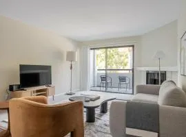 Blueground Burbank pool nr Burbank Town Center LAX-1381