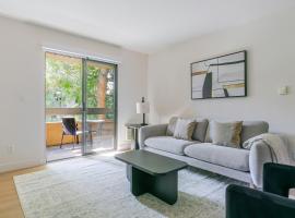 Blueground Shoreline West pool nr Shoreline Park SFO-2075, hotel in Mountain View