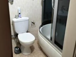 Будинок біля басейну