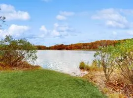 Bourne&#x27;s Pond Hideaway