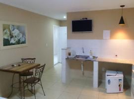 Kitnets e Suites a 300 metros da Prefeitura de Porto Real, hotell i Pôrto Real