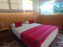 La Casa Colorada, hotel in San Benito