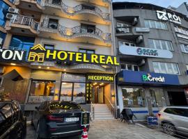 Hotel Real, hotel dicht bij: Internationale luchthaven Pristina - PRN, Pristina
