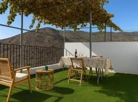 Escapada Invernal con Chimenea y Vistas a Sierra Nevada - Casa del Agua