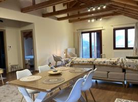 luxury lake view house kastoria, villa in Kastoria