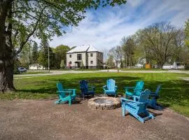 Lake Charlevoix Living Walk to Downtown Boyne City Just minutes to Boyne Mountain Resort