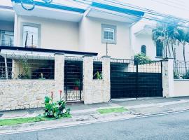 Ester`s Place, hostel in Escazu