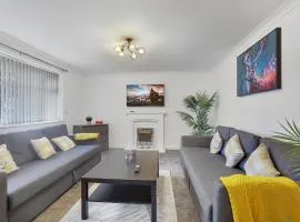 Spacious 4 Bedroom House with Parking