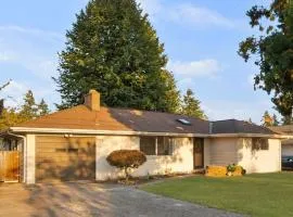 Shorewood Retreat -10 mins to Seattle-private yard